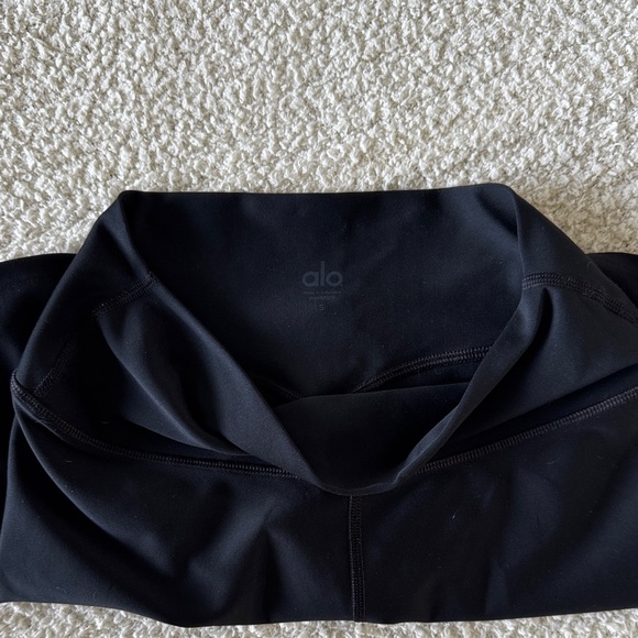ALO Yoga Black Bike Shorts - Picture 3 of 4